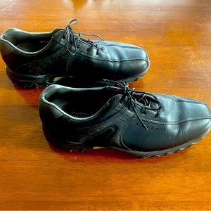 FootJoy contour series mens black golf shoes. Only worn once. Sz 8.5 M